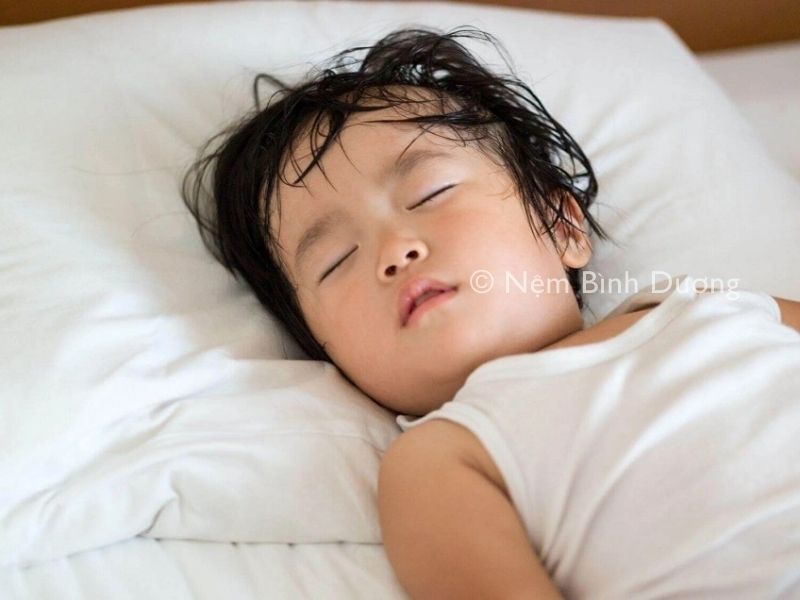 Tìm hiểu nguyên nhân gây đổ mồ hôi trộm ở trẻ và cách để khắc phục 3 Tìm hiểu nguyên nhân gây đổ mồ hôi trộm ở trẻ và cách để khắc phục