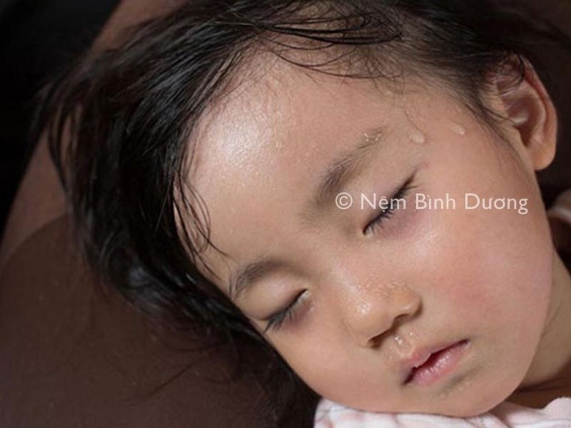 Tìm hiểu nguyên nhân gây đổ mồ hôi trộm ở trẻ và cách để khắc phục 4 Tìm hiểu nguyên nhân gây đổ mồ hôi trộm ở trẻ và cách để khắc phục