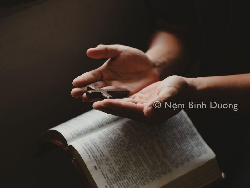Lợi ích của việc đọc kinh tối trước khi đi ngủ 2 Lợi ích của việc đọc kinh tối trước khi đi ngủ