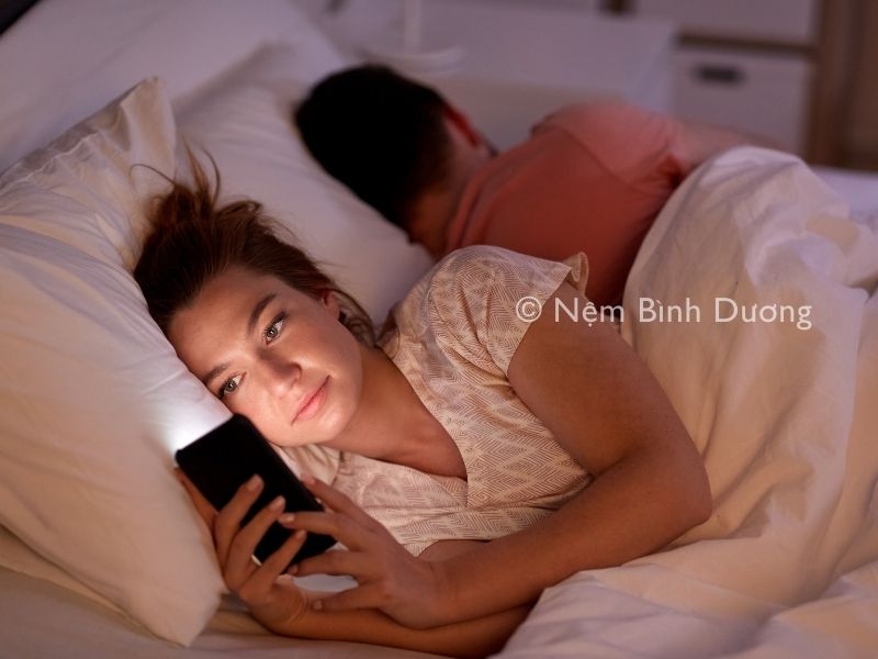 Mách bạn: ngừng sử dụng mạng xã hội để có giấc ngủ ngon hơn