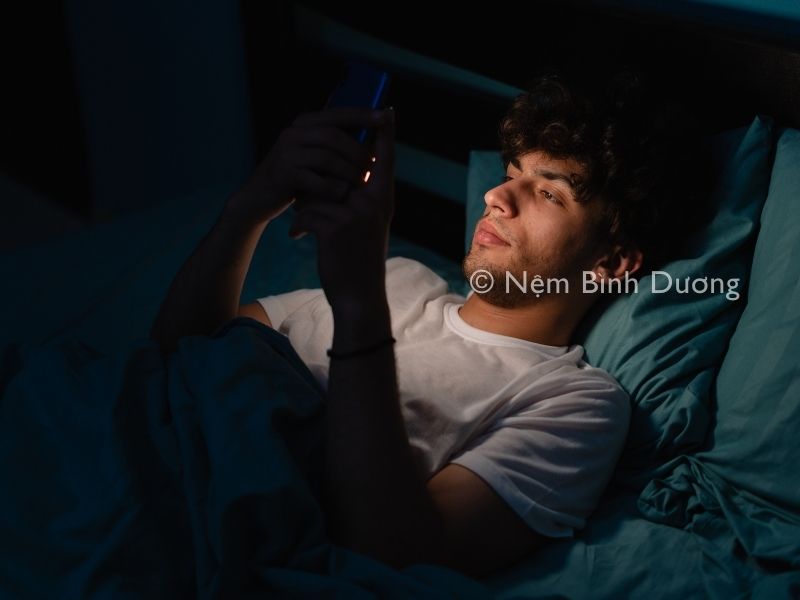 Mách bạn: ngừng sử dụng mạng xã hội để có giấc ngủ ngon hơn