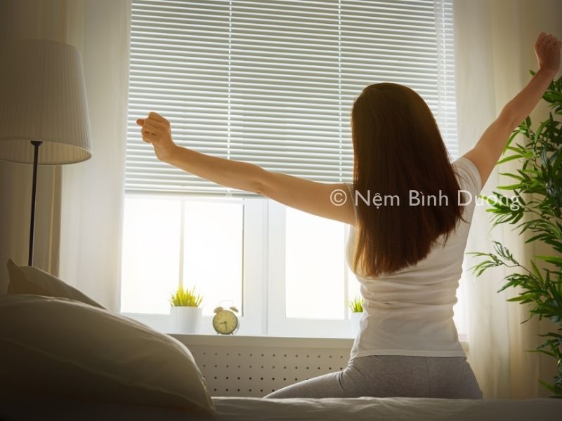 Lý do thức dậy quá sớm? Hiện tượng này có ảnh hưởng đến sức khỏe không?