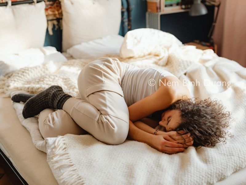 4 tư thế ngủ tốt để có giấc ngủ ngon và sức khỏe tốt hơn