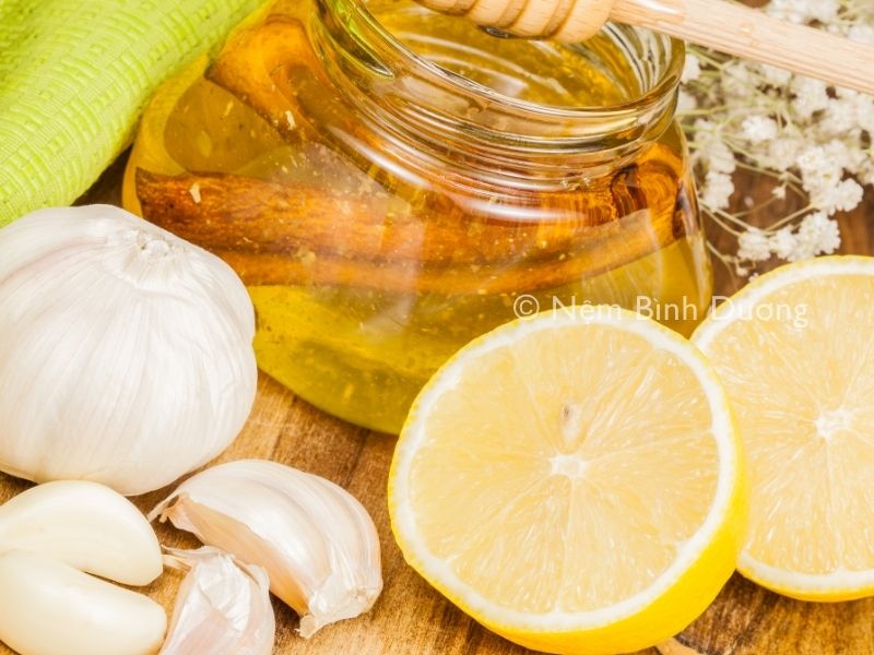 Lợi ích tuyệt vời của việc uống tỏi ngâm mật ong trước khi đi ngủ