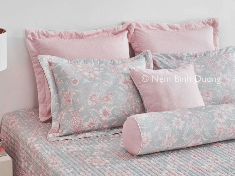Đừng bỏ qua 5 nguyên tắc chọn gối cho vợ chồng mới cưới quan trọng này