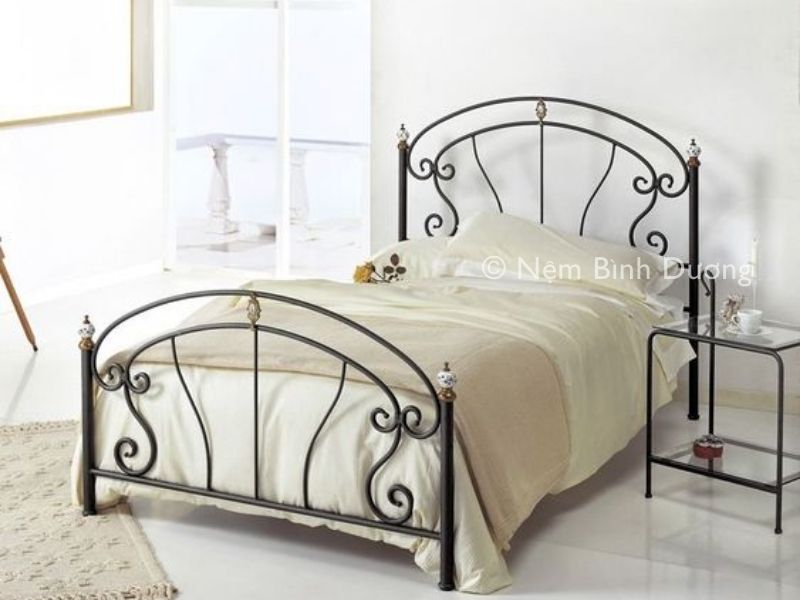 Ngủ giường sắt có tốt không? 7 ưu điểm của ngủ giường sắt