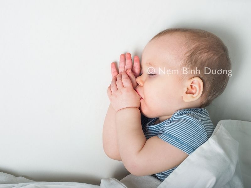 Để ý 8 điều sau để bé có môi trường ngủ an toàn 2 Để ý 8 điều sau để bé có môi trường ngủ an toàn