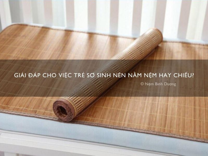 Giải đáp cho việc trẻ sơ sinh nên nằm nệm hay chiếu?