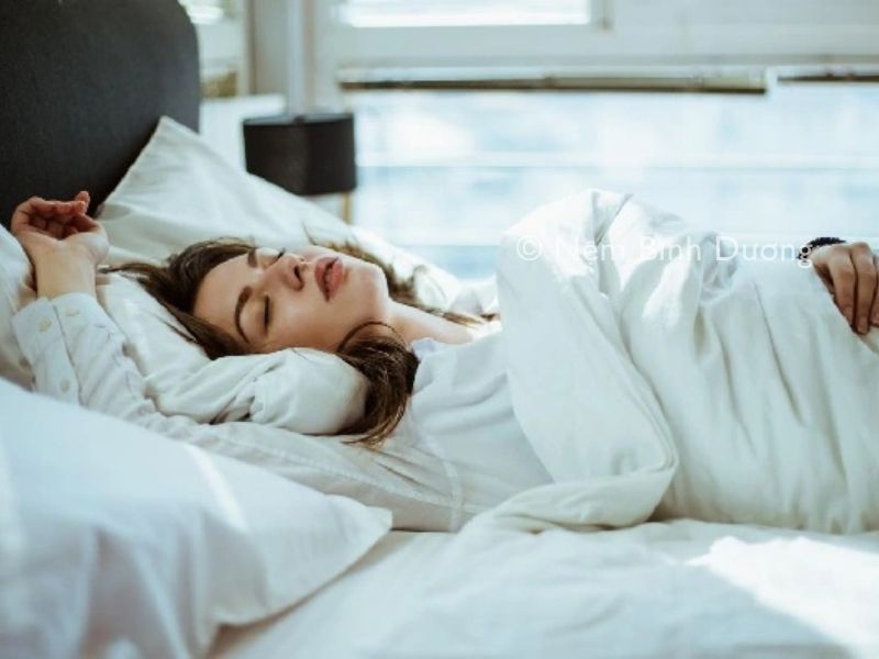 Bị nóng lưng khi ngủ nên làm gì?