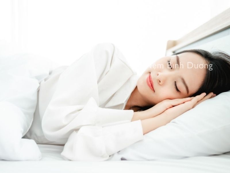 Bị nóng lưng khi ngủ nên làm gì?