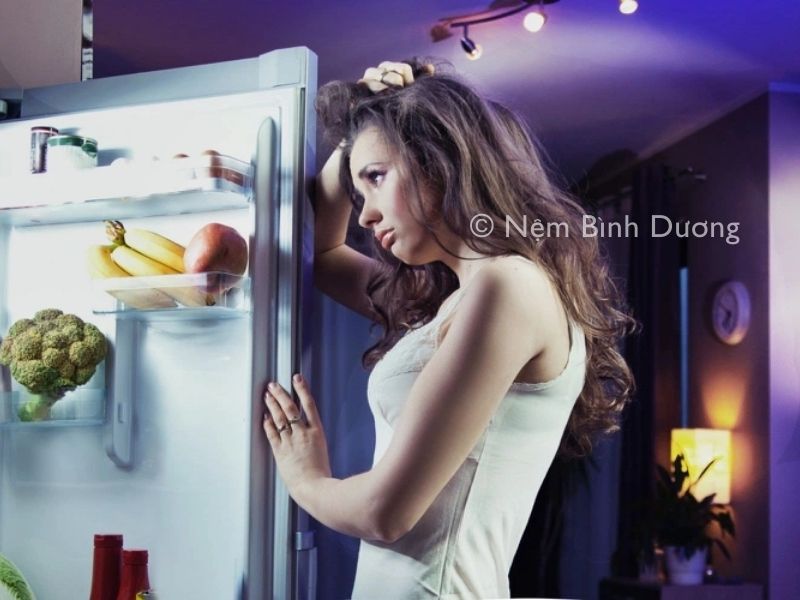 Đi ngủ khi bụng đói: Nên hay không?