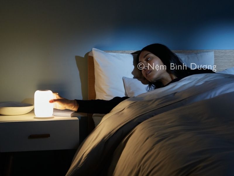 Ngủ để đèn có tốt không? Tác động của việc ngủ để đèn đến chất lượng giấc ngủ 