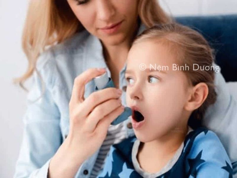 Bị hen suyễn có ngủ máy lạnh được không?