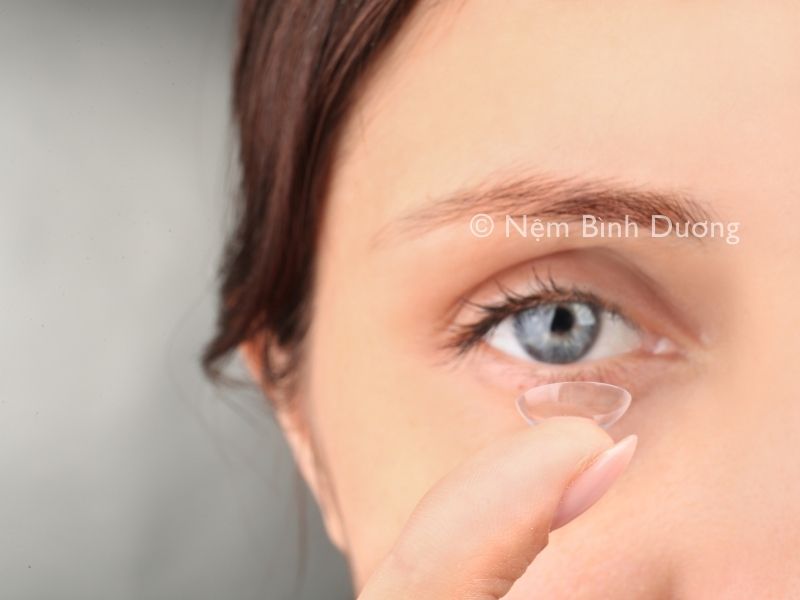 Có nên đeo lens đi ngủ không? 3 Có nên đeo lens đi ngủ không?