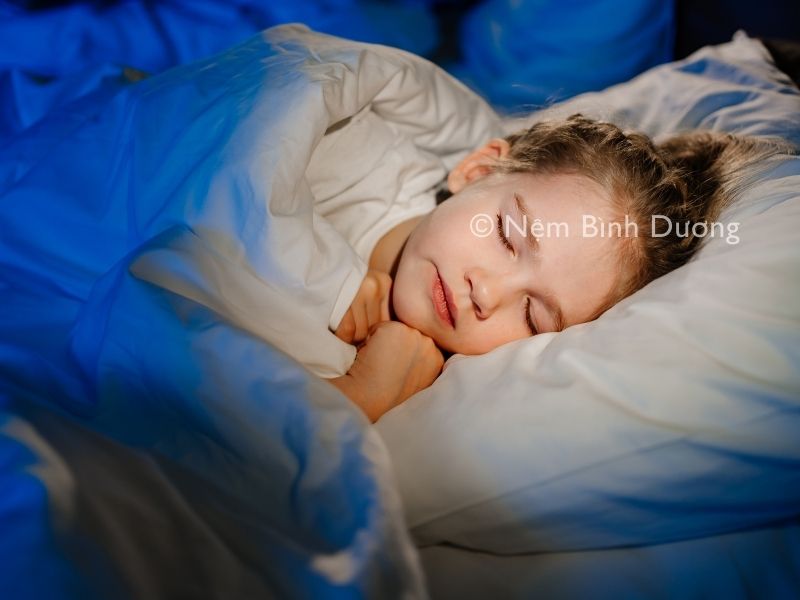 Bí quyết mặc quần áo cho bé khi ngủ phù hợp với nhiệt độ