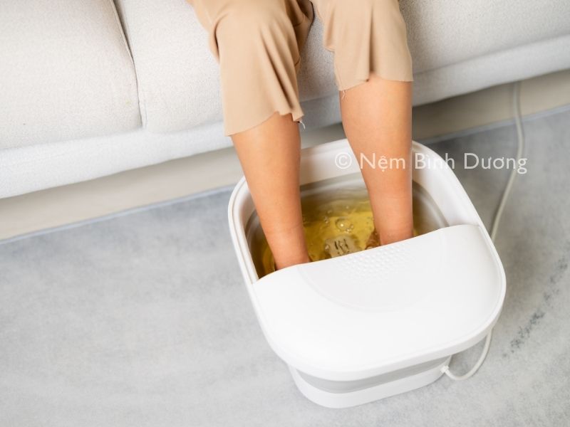 6 cách ngâm chân trị mất ngủ đơn giản tại nhà