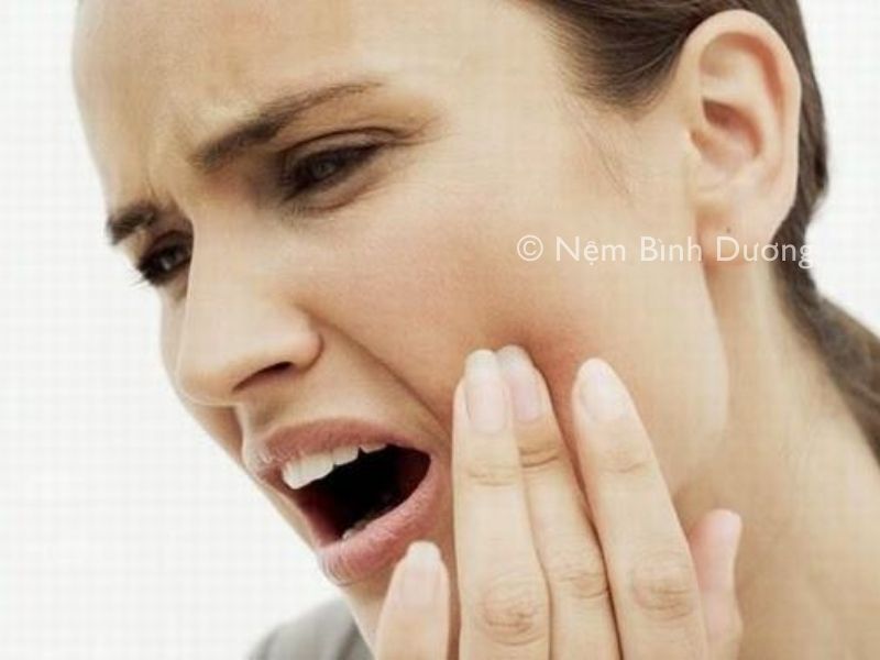 Ngủ dậy bị sái quai hàm phải làm sao? Hướng dẫn cách chữa trị hiệu quả