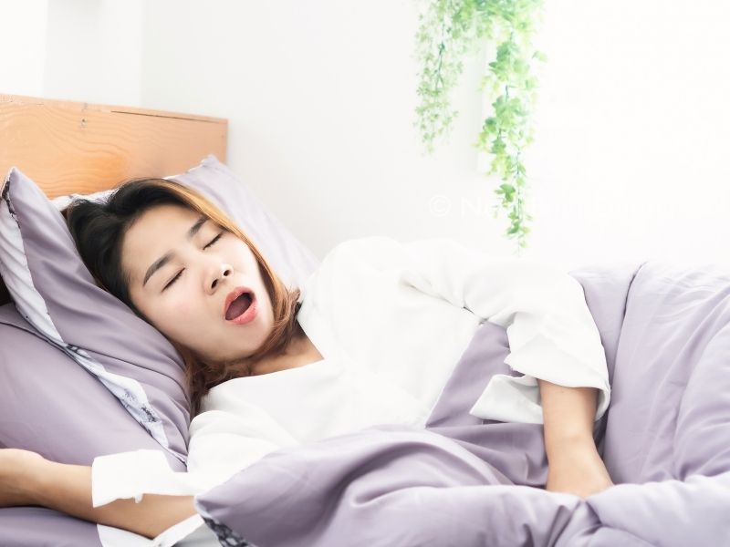 Nguyên nhân của việc trở mình khi ngủ là gì? 
