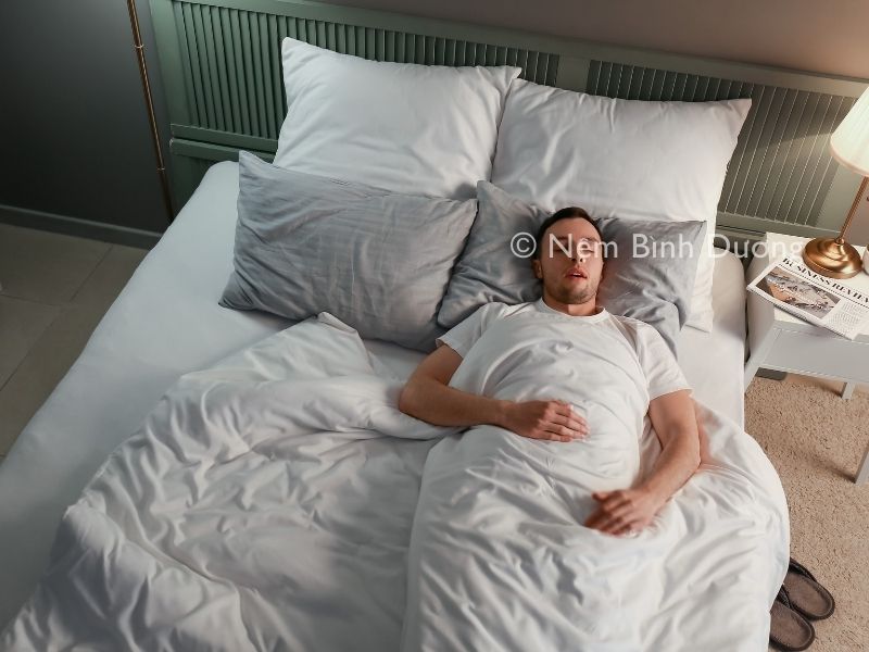Nguyên nhân của việc trở mình khi ngủ là gì? 