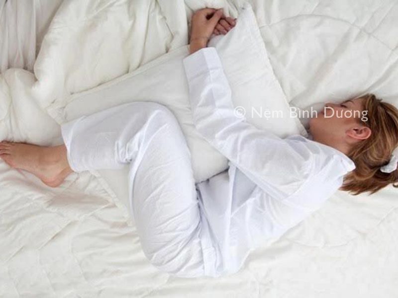 Tư thế ngủ cho người đau dạ dày