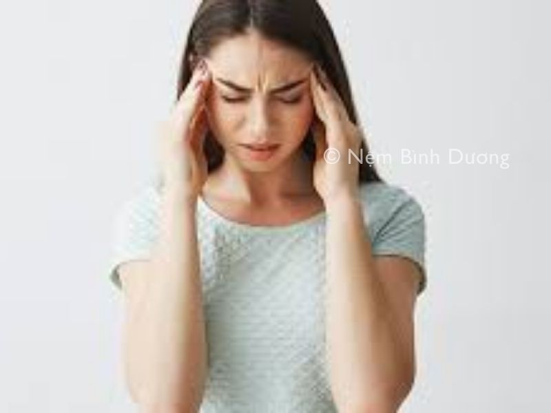 Đau đầu do thiếu ngủ: Triệu chứng và cách khắc phục