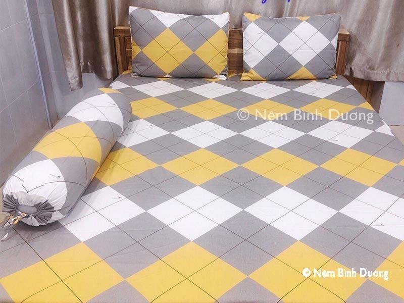 Ga nệm vàng kết hợp với phòng tường đen 3 Ga nệm vàng kết hợp với phòng tường đen
