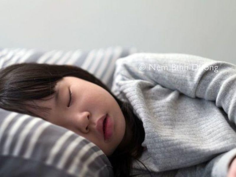 meo chua ha mieng khi ngu 3