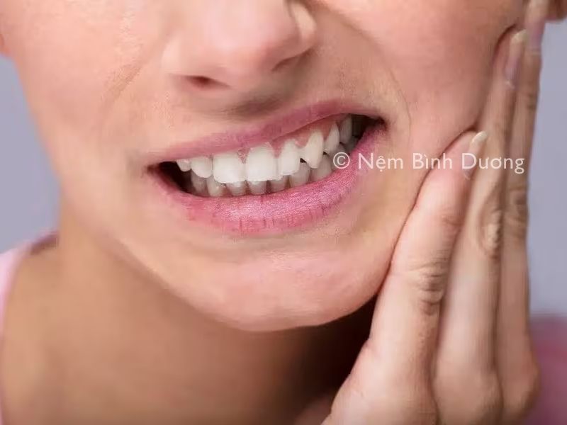 Ngủ nghiến răng là bệnh gì