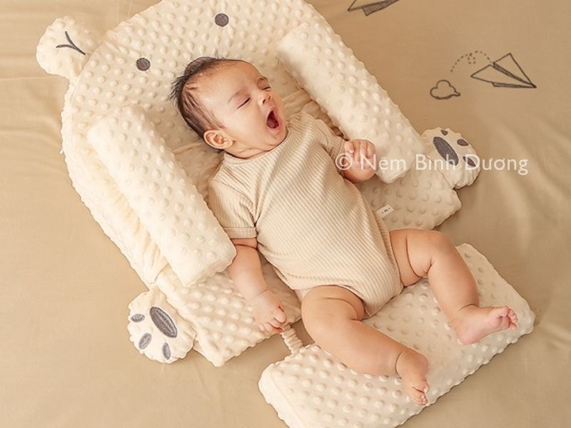 Trẻ sơ sinh nằm nệm được không?