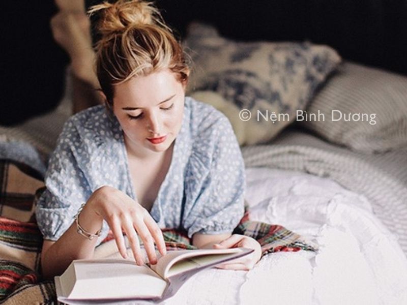 Đọc sách vài phút trước khi đi ngủ 10 Đọc sách vài phút trước khi đi ngủ