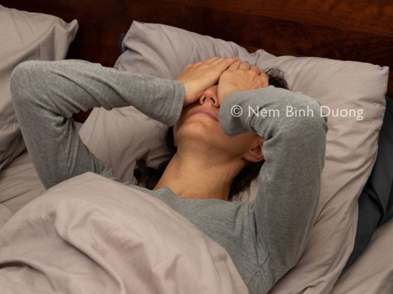 Khó đi vào giấc ngủ phải làm sao?