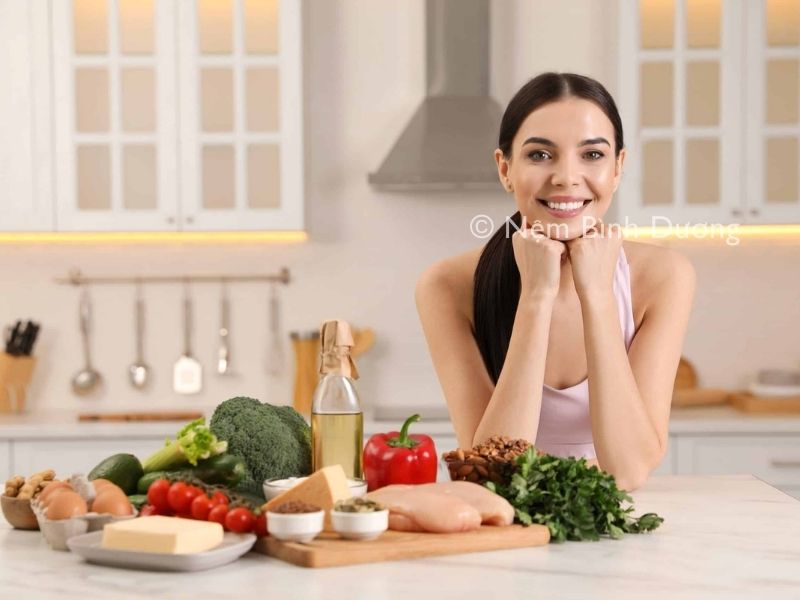 Theo dõi chế độ ăn để cải thiện sức khỏe và giấc ngủ