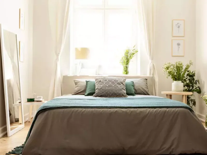 Giường ngủ hướng ra cửa sổ