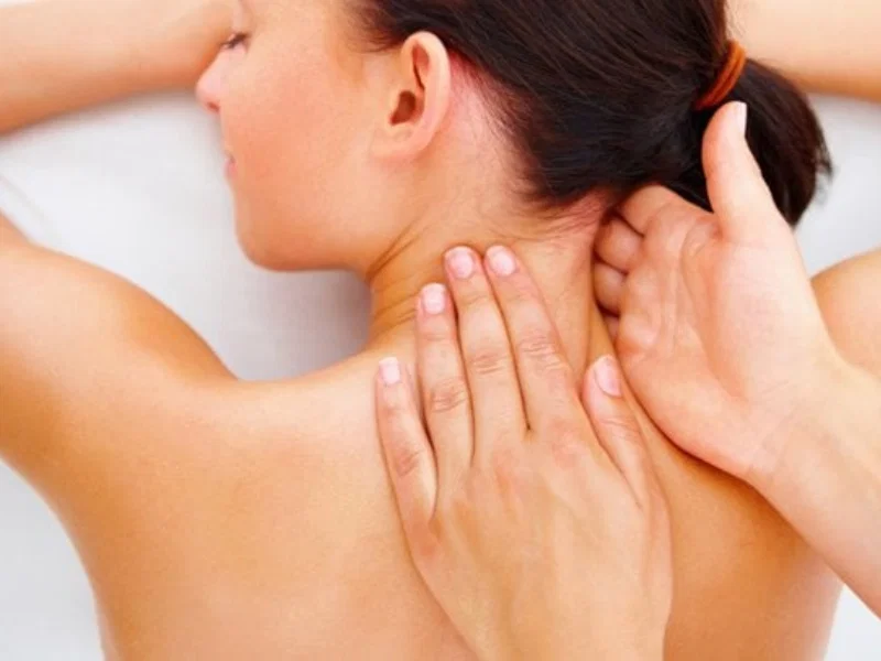 Bật mí những cách giảm đau cổ hiệu quả 4 Bật mí những cách giảm đau cổ hiệu quả