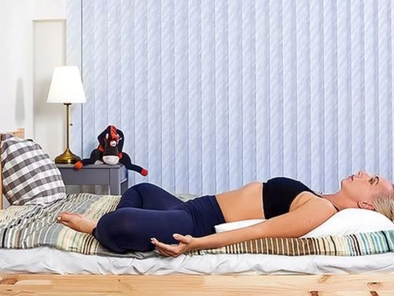 Dạng chân mở rộng - Tư thế giúp bạn chìm vào giấc ngủ nhanh chóng