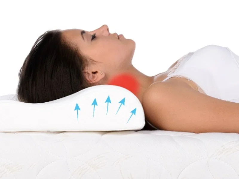 Nằm ngửa với gối hỗ trợ cổ và vai - Tư thế ngủ tốt cho phổi