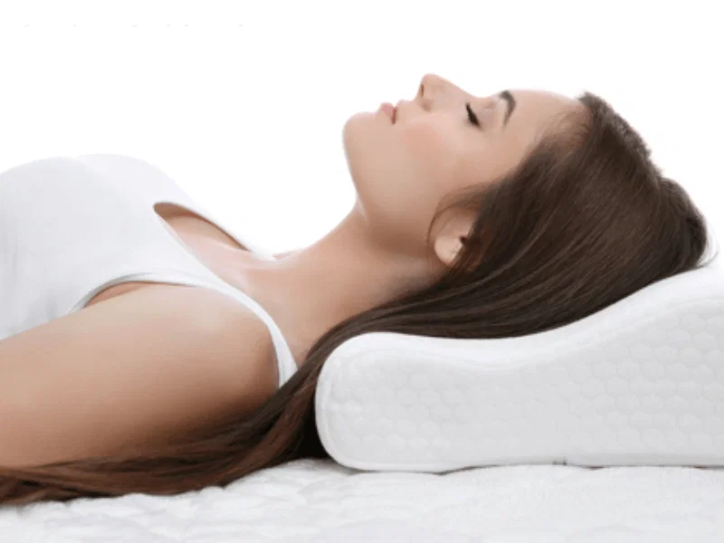 Tư thế nằm ngửa với gối kê cao đầu - Tư thế ngủ cho người bị trào ngược dạ dày