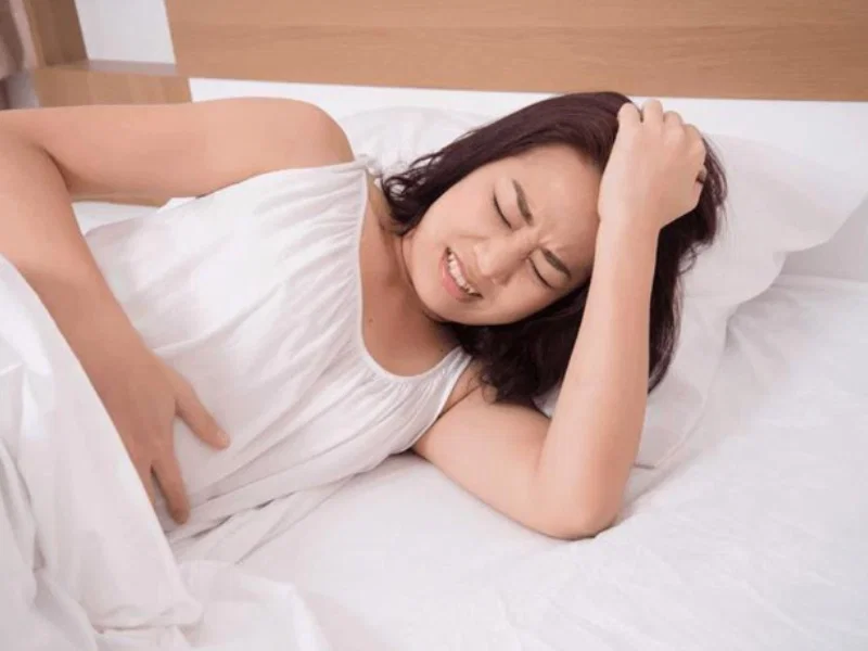 tư thế ngủ khi tới tháng 1 tư thế ngủ khi tới tháng