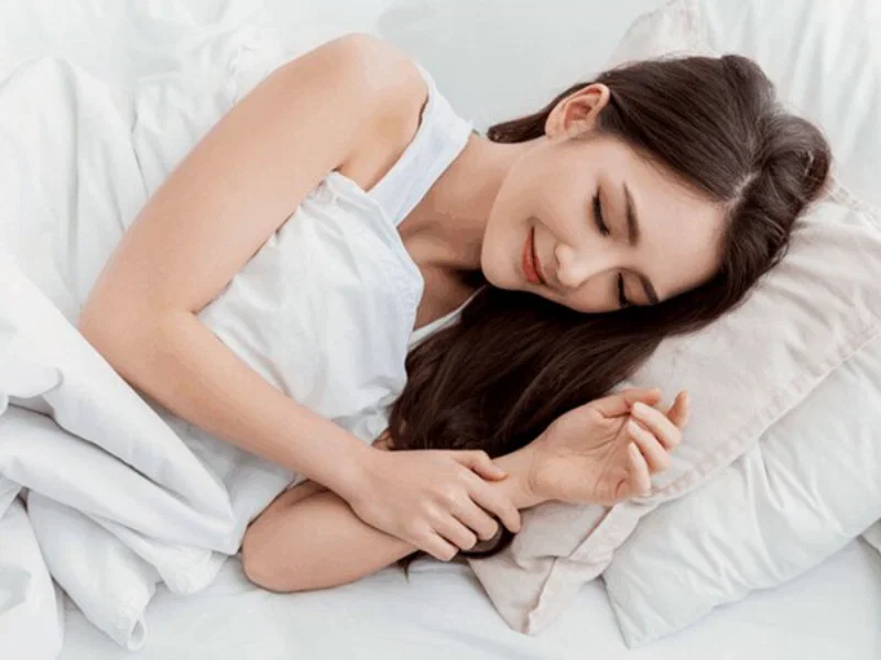 05 lợi ích của tư thế ngủ nằm nghiêng bên trái