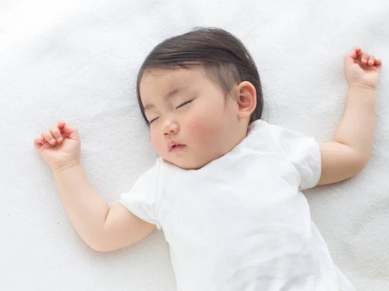 Tư thế ngủ tốt cho bé
