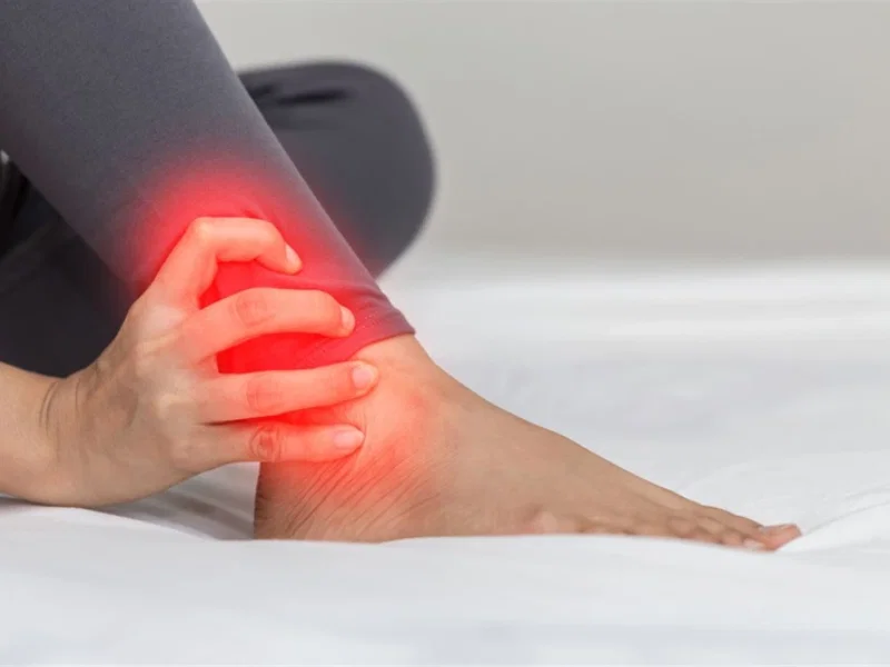 Các nguyên nhân ngủ dậy bị đau mắt cá chân