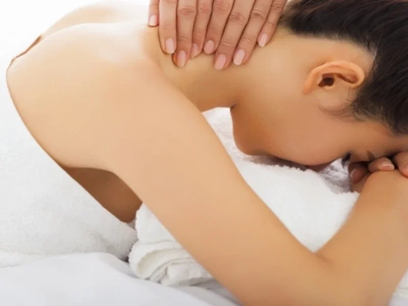 Cách khắc phục tình trạng ngủ dậy bị đau cổ không quay được