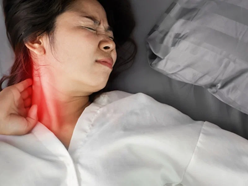 Nguyên nhân ngủ dậy bị đau cổ không quay được
