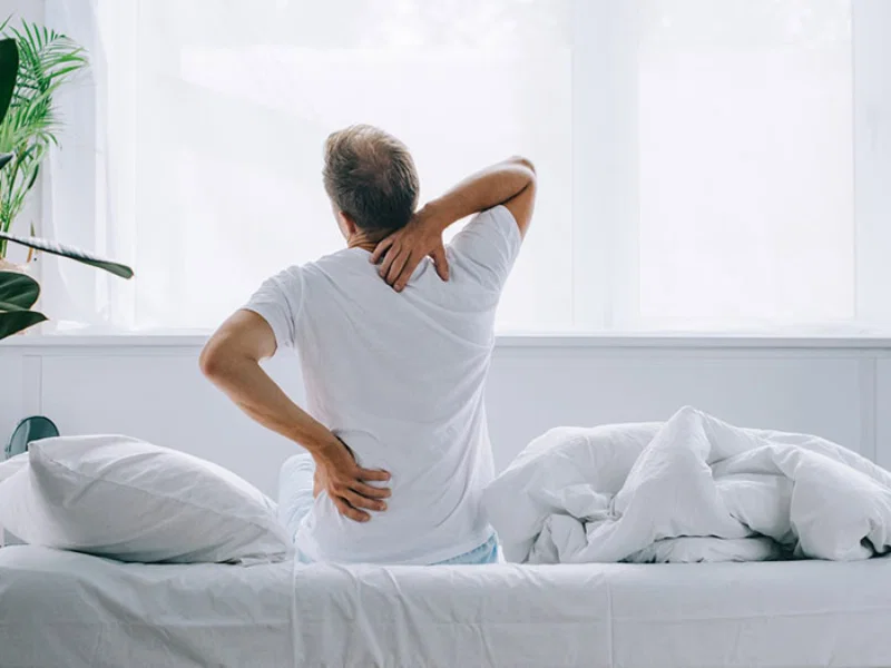 Nguyên nhân ngủ dậy đau lưng dưới
