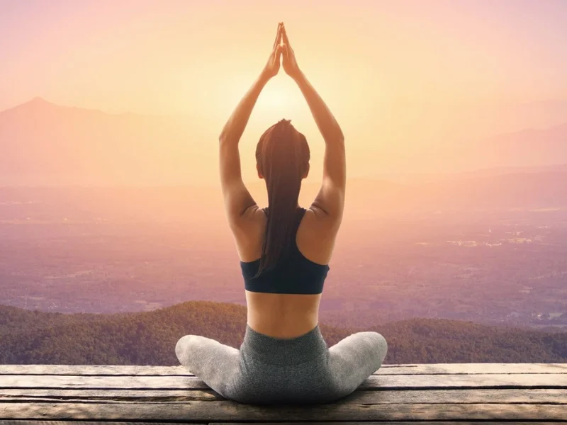 7 Tư Thế Yoga Giúp Bạn Ngủ Ngon Hơn