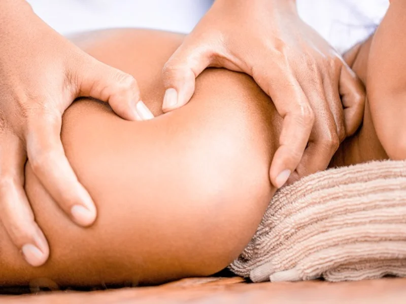 Massage, bấm huyệt để thư giãn