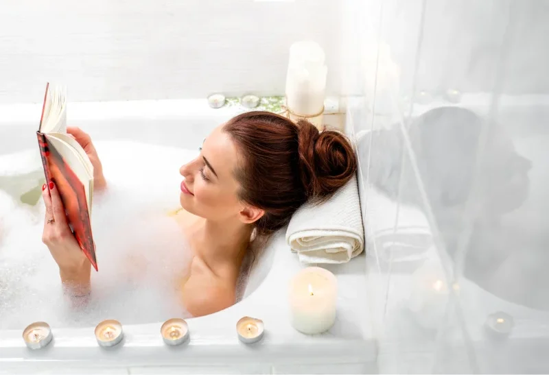 Tắm nước ấm giúp giảm căng thẳng và dễ ngủ hơn