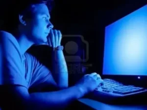 Ánh Sáng Xanh Là Gì? Ảnh Hưởng Của ánh Sáng Xanh đến Giấc Ngủ Như Thế Nào?