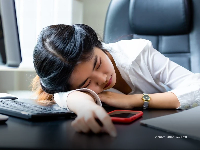 Ngủ Gục Khi Làm Việc: Nguyên Nhân Và Giải Pháp Hiệu Quả Ngủ Gục Khi Làm Việc: Nguyên Nhân Và Giải Pháp Hiệu Quả