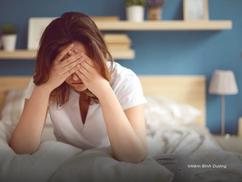 Thiếu ngủ là một trong những nguyên nhân dẫn đến ngủ gục khi làm việc Ngủ Gục Khi Làm Việc: Nguyên Nhân Và Giải Pháp Hiệu Quả